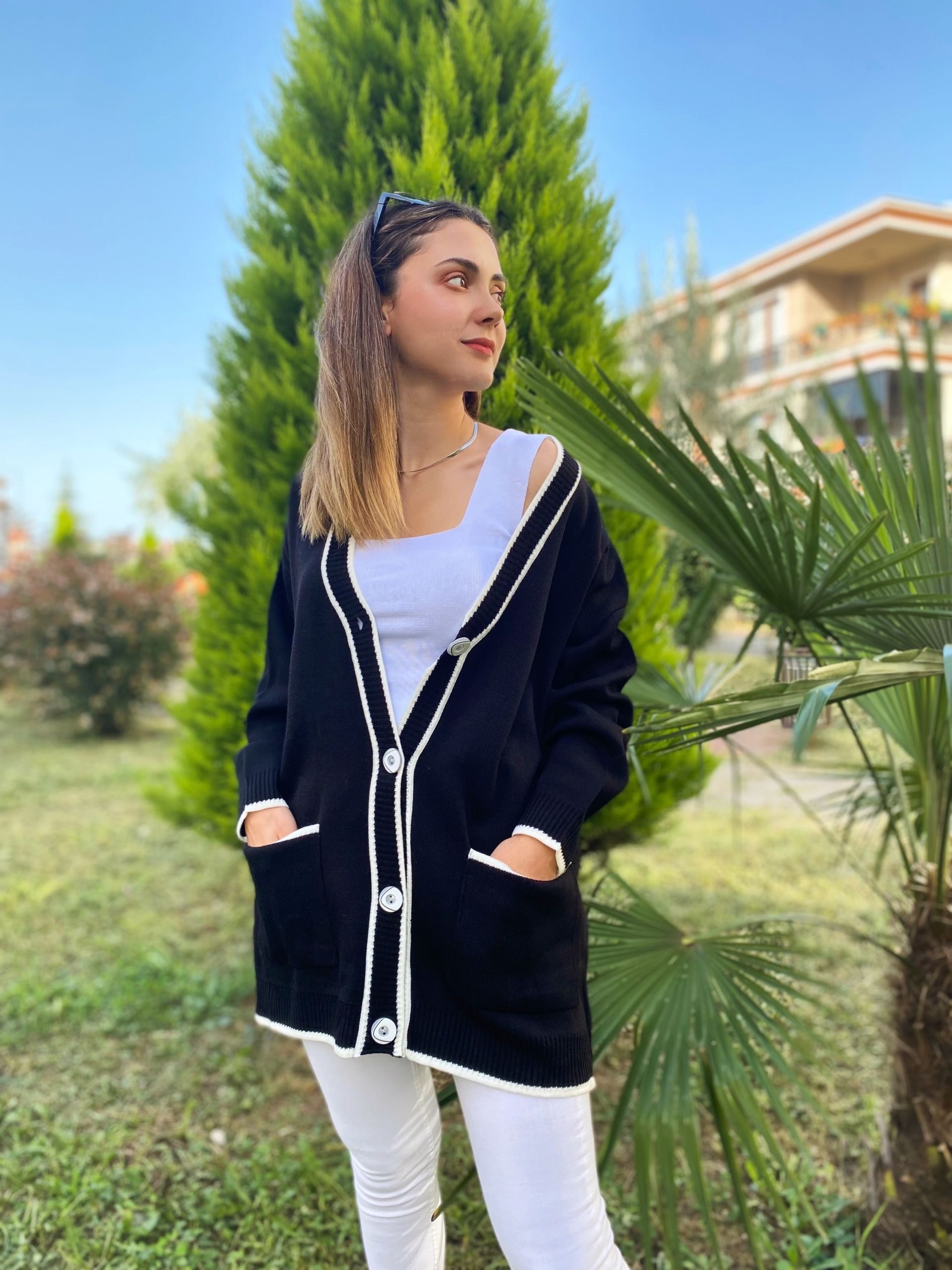 Siyah-Beyaz Şeritli Oversize Hırka - Görsel 3