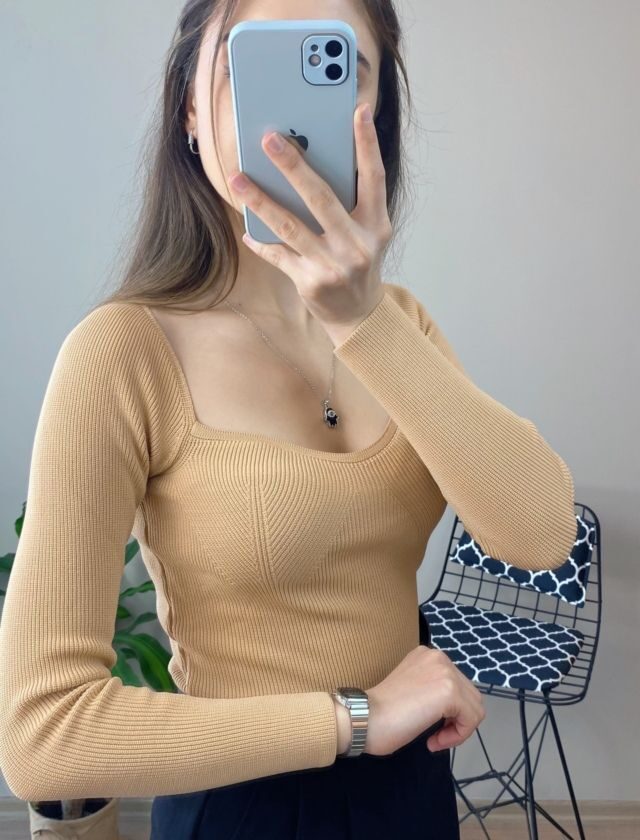 Bej Kalp Yaka Triko