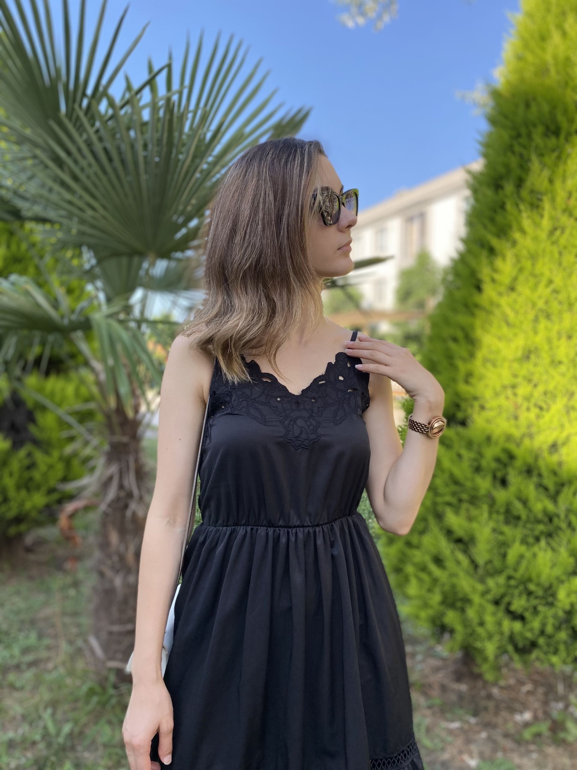 Siyah Göğsü fistolu Elbise - Görsel 3