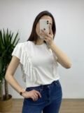 Beyaz Kolları Volanlı Zımbalı Tshirt