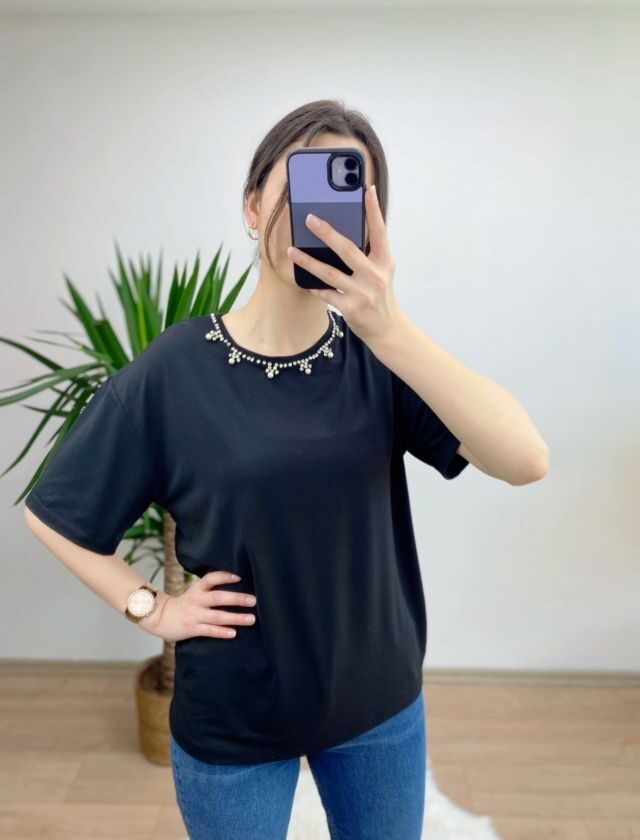 Siyah Boynu Taşlı Marka Model Tshirt