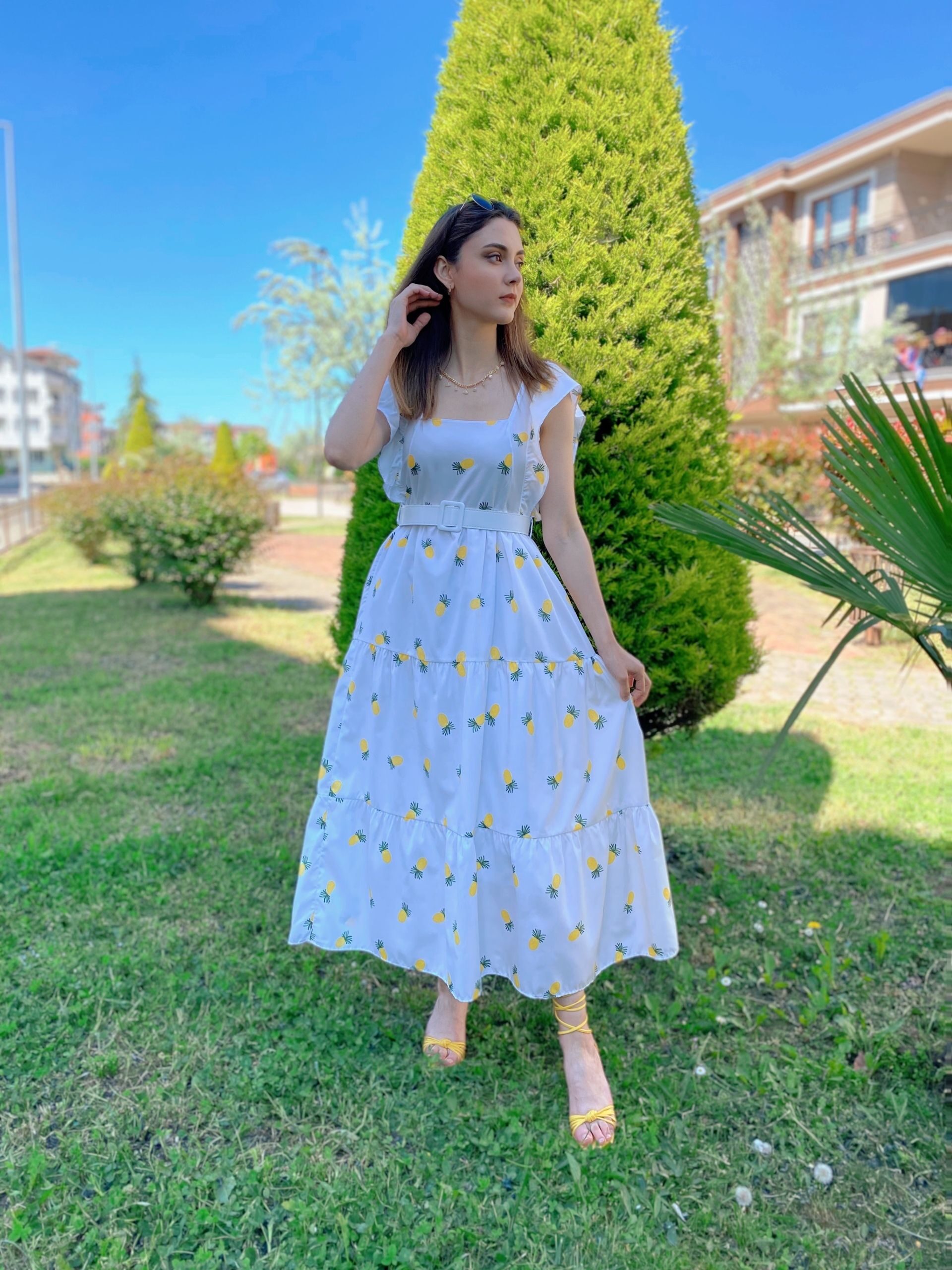 Beyaz Ananaslı Kemerli Elbise