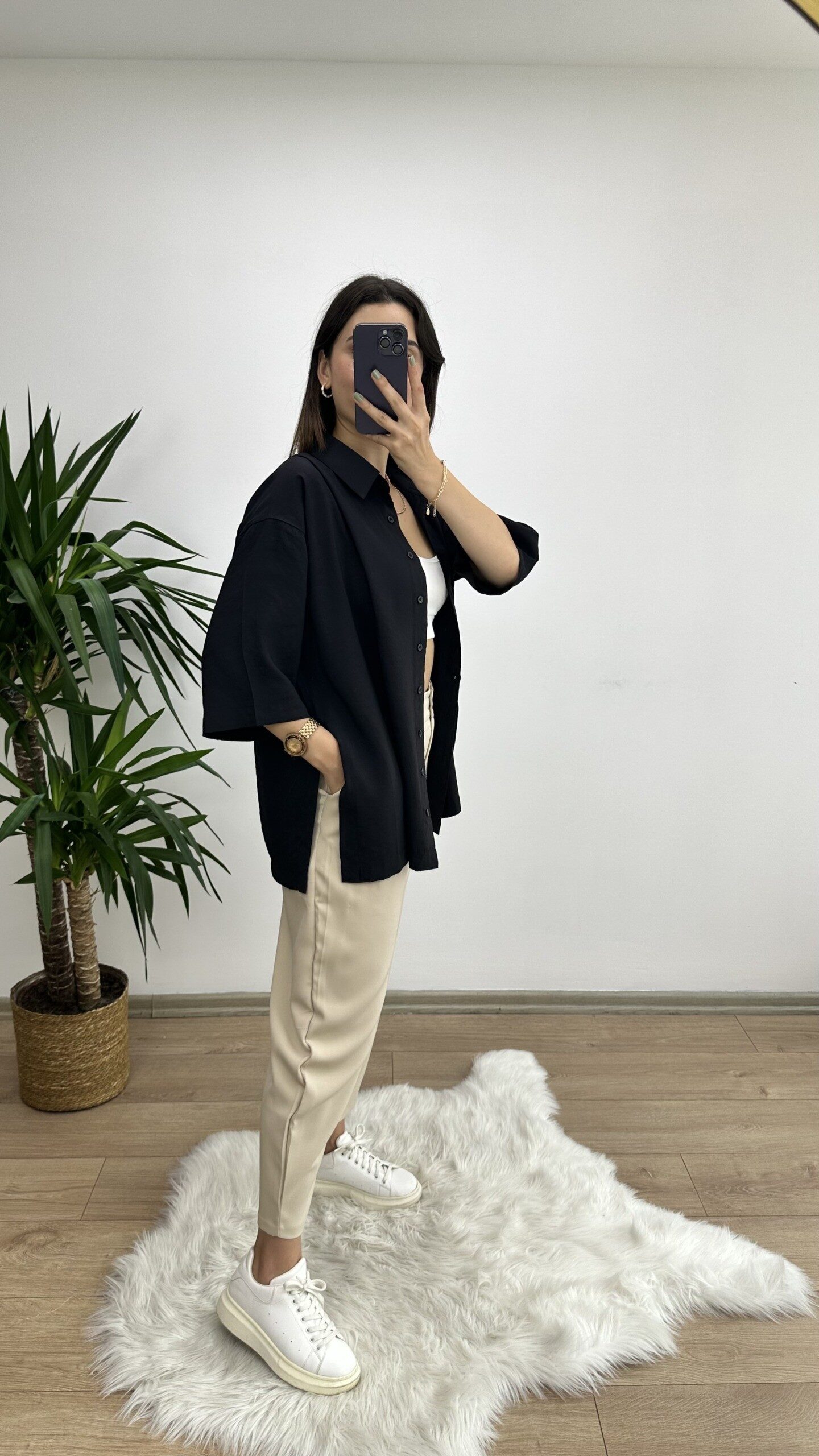 Siyah Yanları Yırtmaçlı Oversize Gömlek