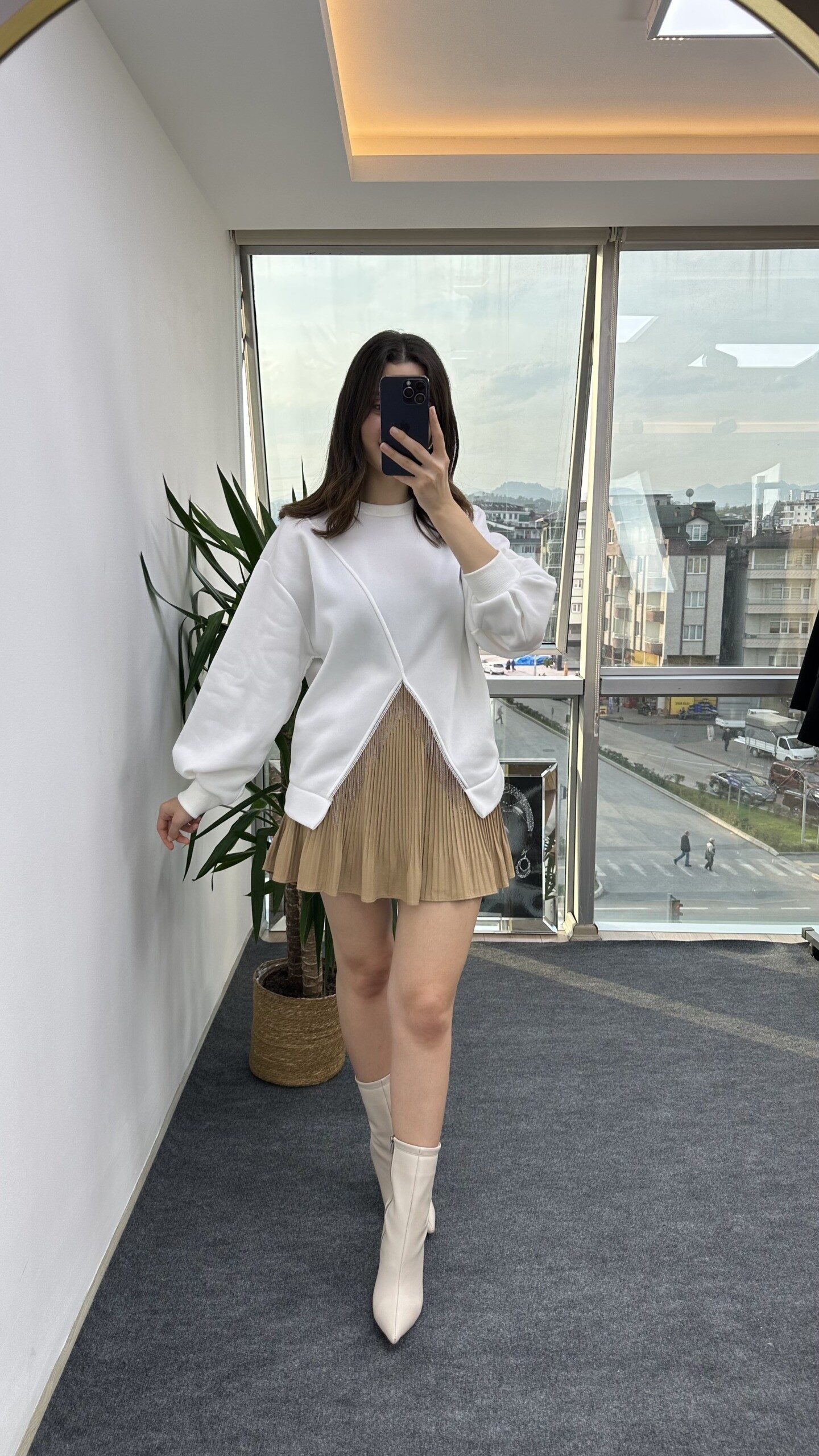 Beyaz Zincir Detay Şardonlu Sweat - Görsel 3