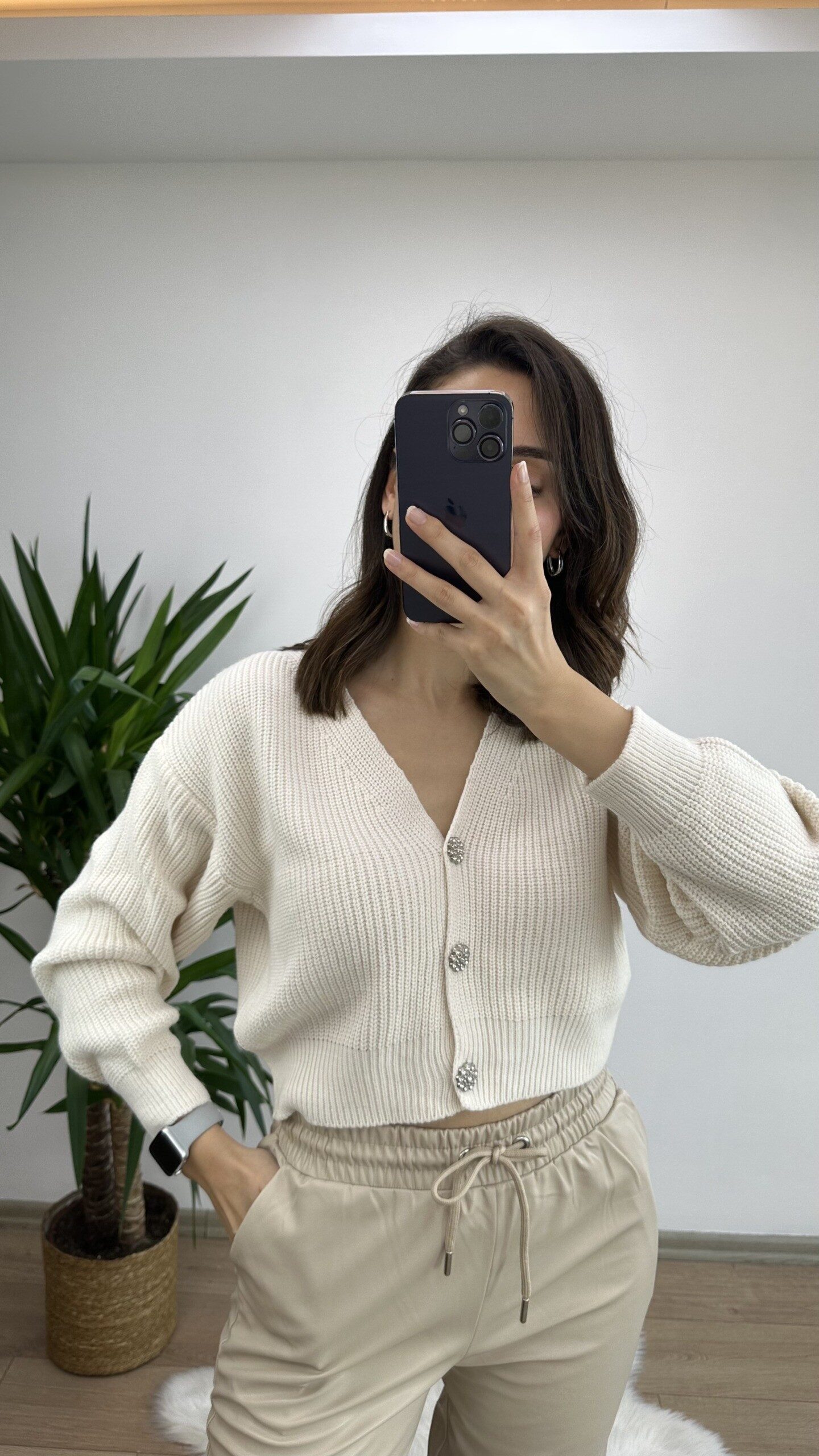 Ekru Taş Düğme Crop Hırka - Görsel 5