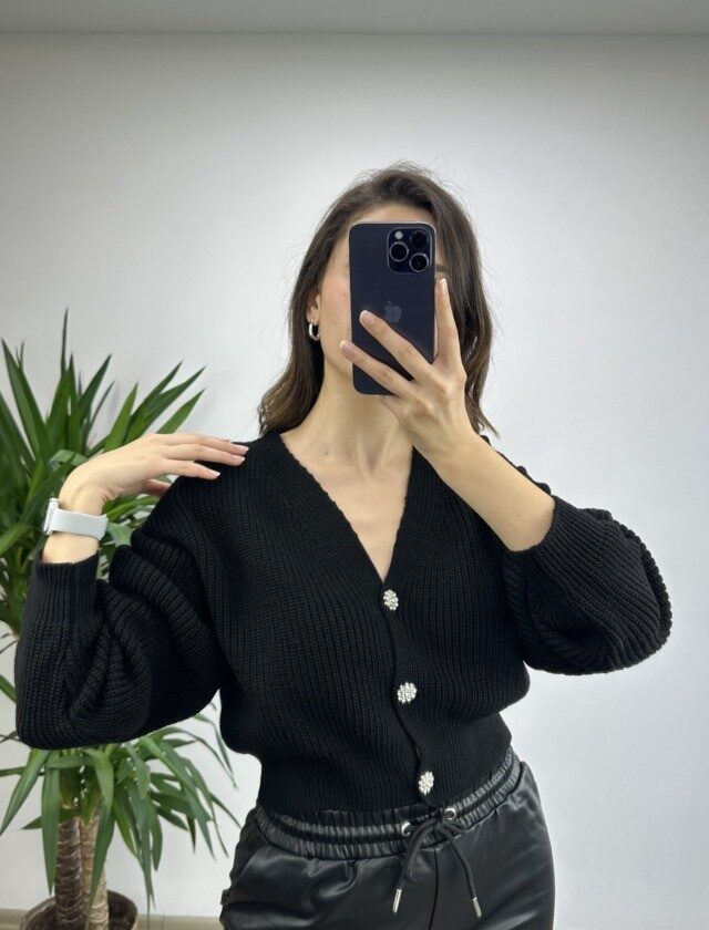 Siyah Taş Düğme Crop Hırka