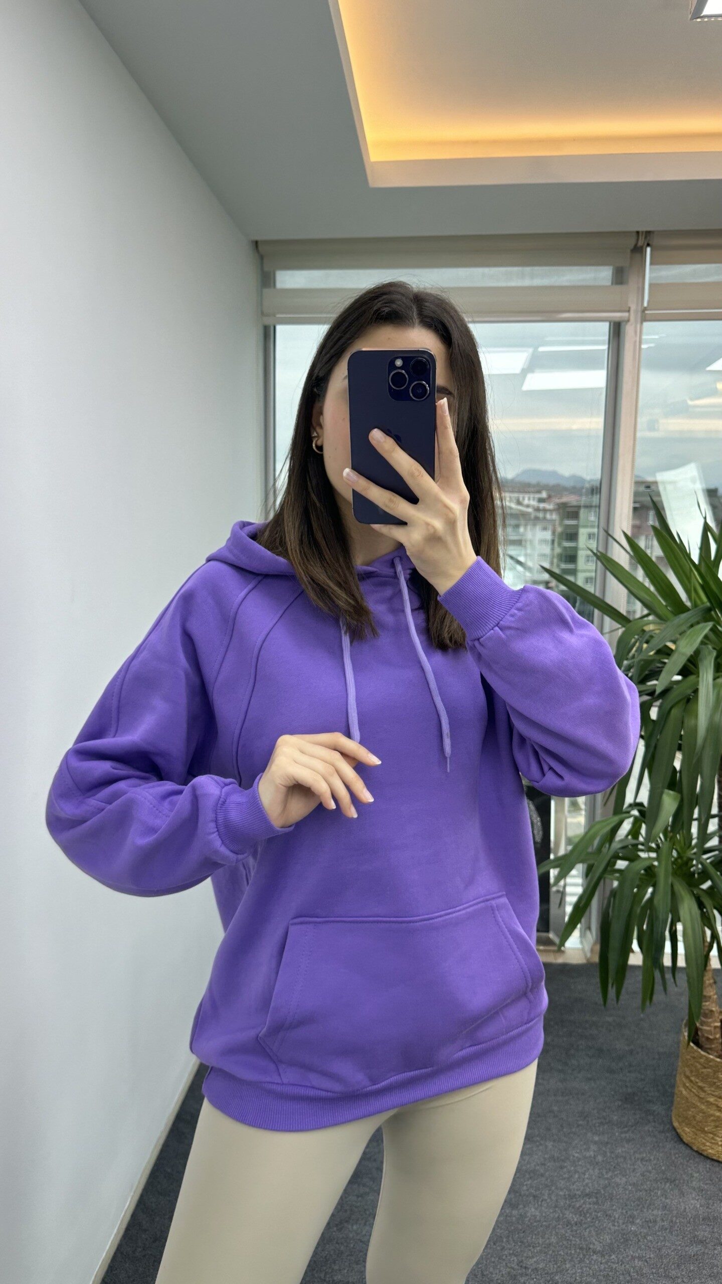 Mor Dikişli Kapşonlu Sweat - Görsel 2