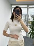 Ekru Marka Model Broşlu Triko