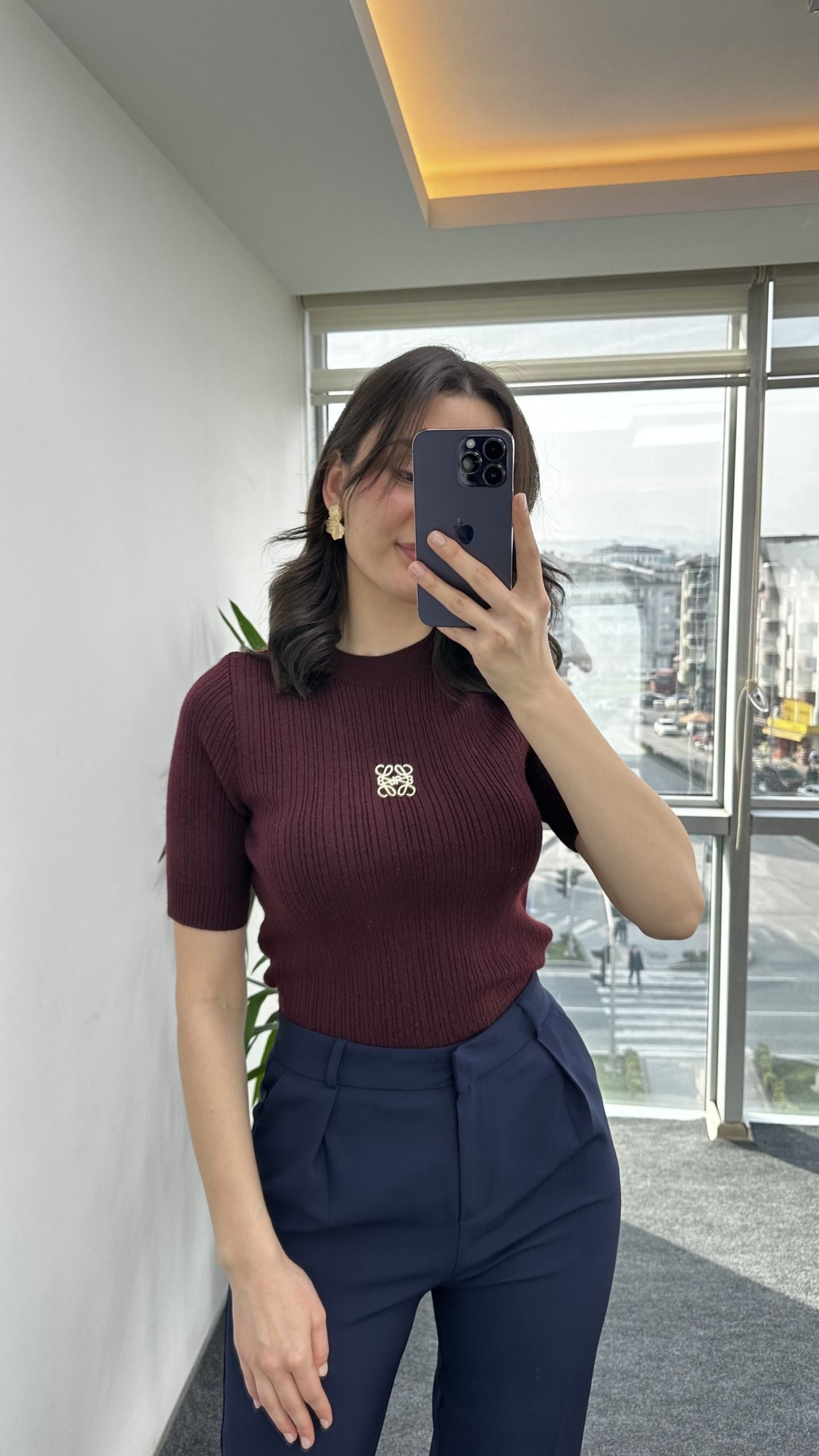 Bordo Marka Model Broşlu Triko - Görsel 4