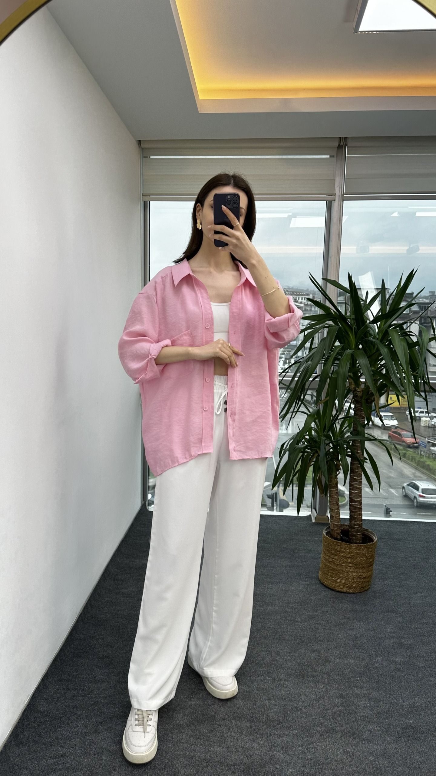 Toz Pembe Düşük Omuz Oversize Gömlek - Görsel 5