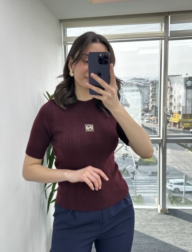 Bordo Marka Model Broşlu Triko
